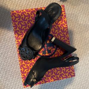 Tory  Burch peep hole toe